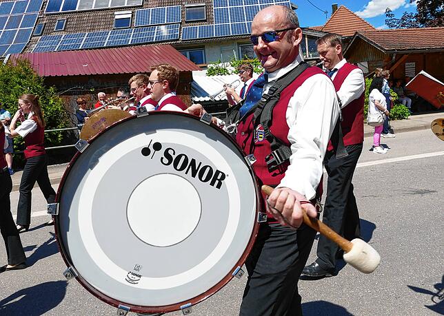 Bild 40: Scheunenfest 2025: Jubiläumsumzug und mitreißende Open Air Musik in Hüfingen-Sumpfohren