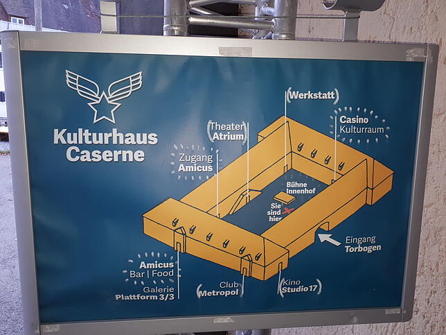Heute befindet sich dort das Kulturhaus Caserne, das Kino, Restaurant, Theater, Clubs und Büros unter einem Dach vereint.