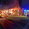 Lichterloh steht in der Nacht zum Freitag an der Verbindungsstraße von Hochemmingen nach Sunthausen eine Feldscheune in Flammen.