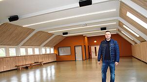 Einen hellen, freundlichen Eindruck vermittelt die frisch renovierte und umgebaute Eschbacher Halle, die im Dachgeschoss des ...