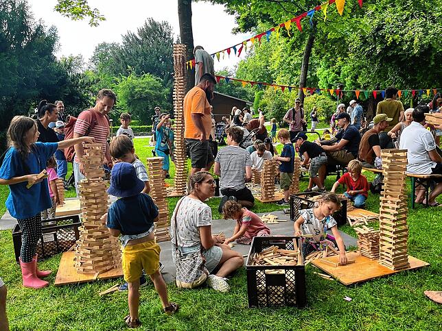 Familien sind auf der Aktionswiese gut aufgehoben.