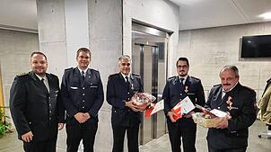 Kreisbrandmeister Dominik Rotzinger, Kommandant Michael Siebold und die geehrten Reiner Kohlbrenner, Marco Kohlbrenner und Matthias ...