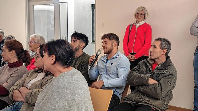 Auch junge Aacher, wie Tom Gabele (Mitte) nutzten die Wahlarena, um auf ihre Bedürfnisse aufmerksam zu machen.