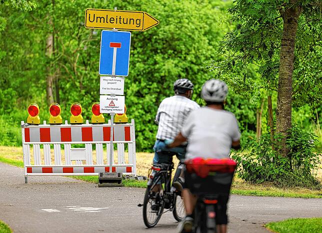 Nicht jeder Radfahrer hält sich in Moos so an die Umleitung, wie sie von der Gemeinde vorgegeben wurde.
