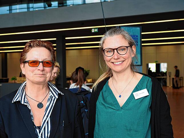 Theaterintendantin Karin Becker und Ruth Bader, Hausherrin und Geschäftsführerin des Bodenseeforum Konstanz.