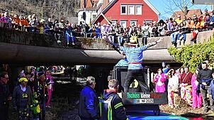 Bild : Nasse Narren! So schön war die Bach-na-Fahrt in Schramberg
