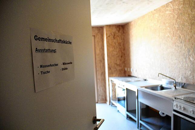 Einblick in eine der Gemeinschaftsküchen in der Anschlussunterbringung für Geflüchtete.