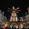 Eine acht Meter hohe Pyramide im Erzgebirgsstil thront über den Waldshuter Weihnachtsmarkt in der Kaiserstraße. Auch dieses Jahr wird ...