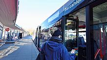 Mit dem Mobilitätspass würde der defizitäre ÖPNV gefördert. Das finden die Grünen gut. Sie wollen wissen, wie viel Geld eingenommen ...
