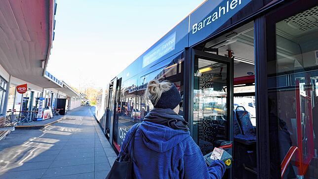 Mit dem Mobilitätspass würde der defizitäre ÖPNV gefördert. Das finden die Grünen gut. Sie wollen wissen, wie viel Geld eingenommen ...