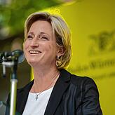 Note 3,3: Nicole Hoffmeister-Kraut (CDU), Wirtschaftsministerin.