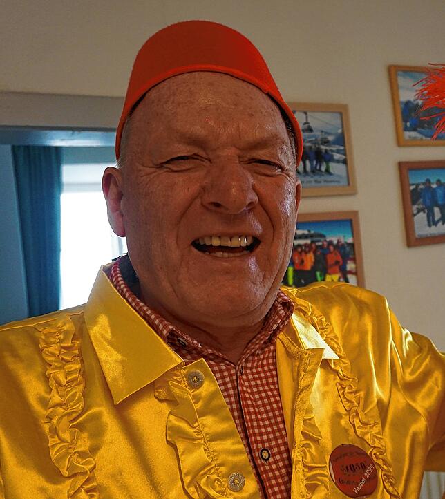 Jedes Jahr kommt Ortsvorsteher Manfred Furtwängler im neuen Outfit.