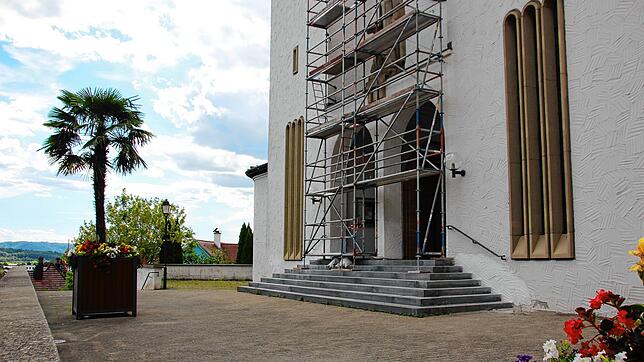 Die Außenanlagen von St. Oswald sollen ab September eine Frischzellenkur erhalten.