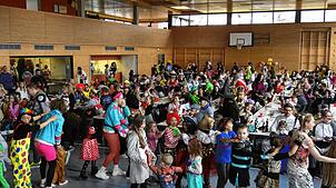 Die Lottstetter Landfrauen feierten mit vielen Kindern eine tolle Kinderfasnacht mit unterhaltsamen Programmpunkten.