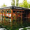 Das alte Turnerheim im Juni 1999 während des Hochwassers. Danach musste es durch das neue Turnerheim ersetzt werden. (Archivbild)