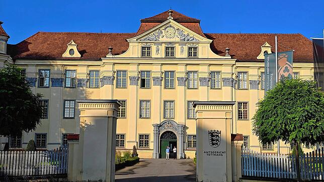 Im Neuen Schloss Tettnang, einst die Residenz der Grafen von Montfort, wird heute Recht gesprochen: Hier befinden sich die Räume des ...