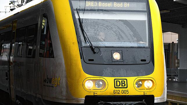 Ein Interregioexpress der Deutschen Bahn wie dieser prallte in Radolfzell gegen einen Einkaufswagen (Symbolbild aus dem Archiv).