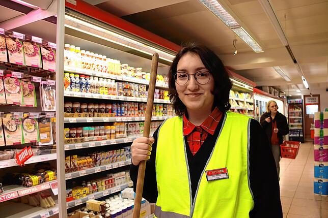 Sila Saritas, Mitarbeiterin der Spar-Filiale in Turgi (Kanton Aargau), während der Stillen Stunde.