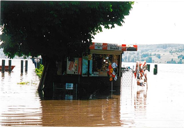 Bild 15: Archivfotos vom Hochwasser 1999: Reichenau vom Festland abgeschnitten