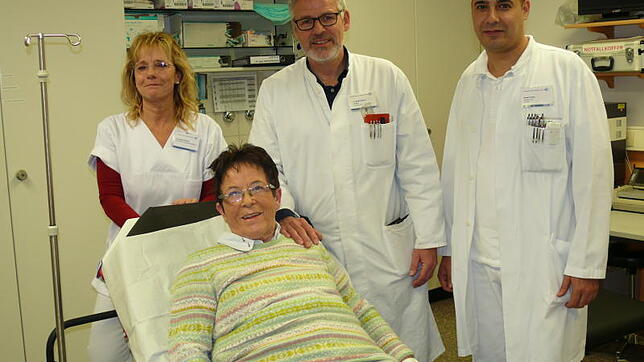 Sie versorgen Patienten in der Notfallambulanz in Radolfzell: von links Krankenschwester Uta Senger-Schätzle, Chefarzt Wolff Voltmer und ...