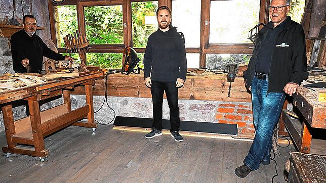 Freuen sich auf die erste Auflage des Kultur-Kuckucks: Rainer (von links) und Moritz Huber mit Thomas Weisser in der historischen ...
