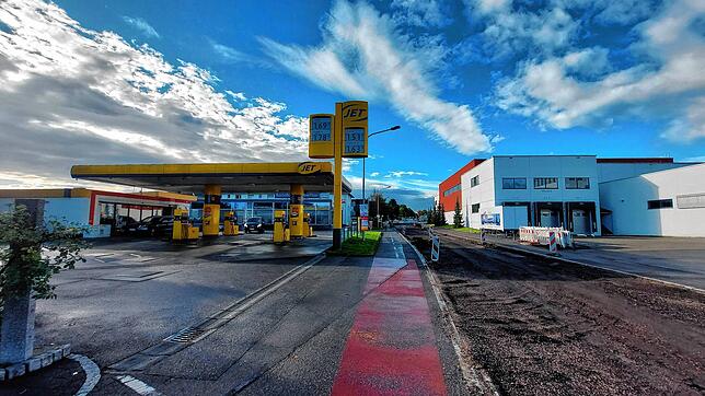 An der Jet-Tankstelle ist nicht mehr viel los seit der Vollsperrung der Friedrich-Ebert-Straße.