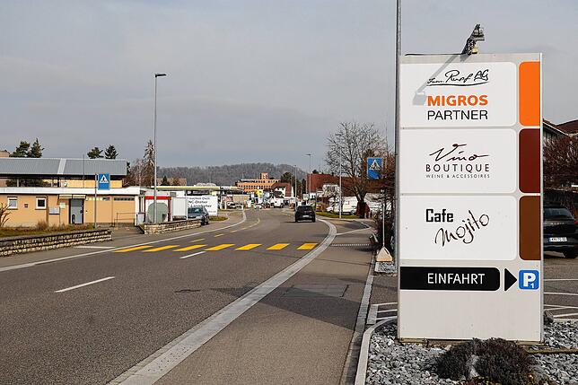 Migros Partner ist nur wenige hundert Meter von der Grenze entfernt, weshalb einige Schweizer auf dem Weg nach Deutschland hier anhalten.