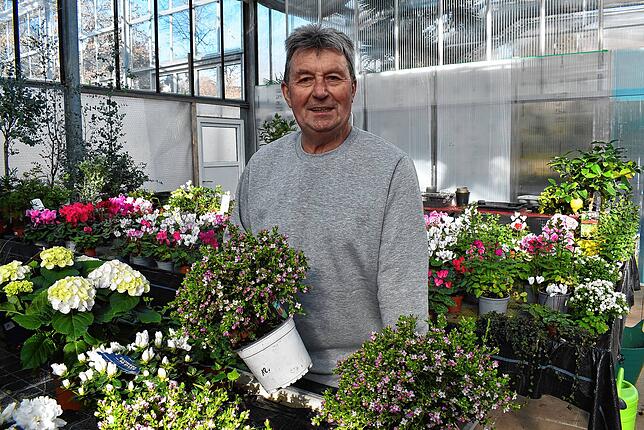 Neben seinem Gärtnerberuf ist Kurt Huber Jukebox-Sammler. Sein Gewächshaus beherbergt schöne Blumen und Pflanzen und dient im Winter ...