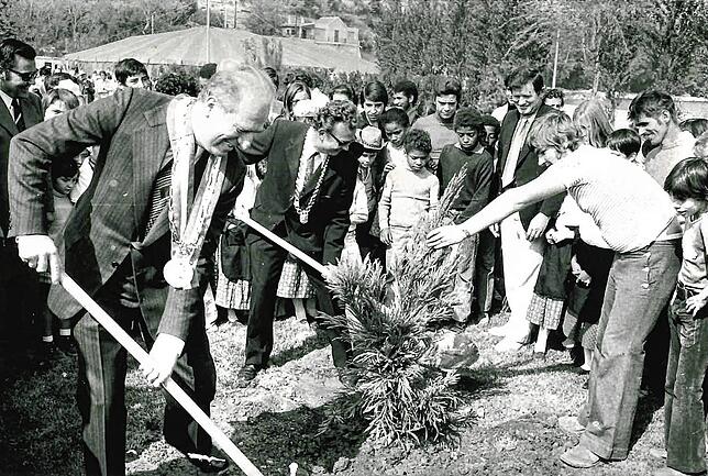 Die Städtepartnerschaft zwischen Radolfzell und Istres besteht schon seit 50 Jahren. Um die Partnerschaft zu besiegeln, reisten im ...