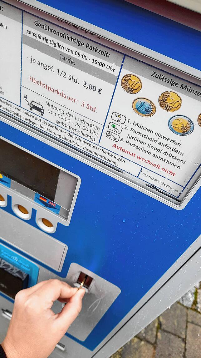 Auf dem Zollhaus-Parkplatz kostet das Parken derzeit zwei Euro pro halbe Stunde.