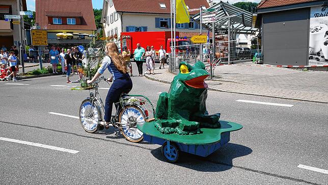 Bild 7: Großer Umzug der Musik – und Radsportvereine – hier die besten Einblicke