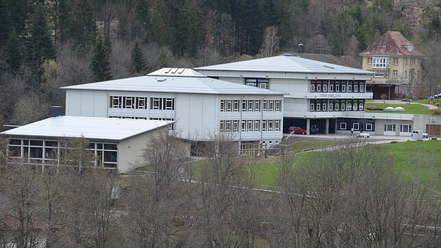 Das Fürstabt-Martin-Gerbert-Jubiläum und die Flachdachsanierung am Hauptgebäude der städtischen Schule (im Bild) werden neben dem ...