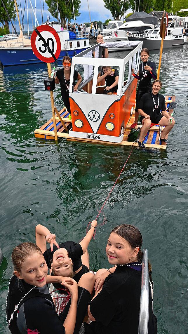 Bild 24: Uhldingen feiert: Die besten Bilder vom ersten Tag des Hafenfestes mit Schrottregatta