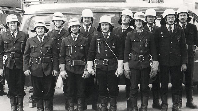 So ging es 1980 zum Feuerlöschen – Thomas Mecking (Dritter von rechts) mit seinen Kameraden in Immenstaad.