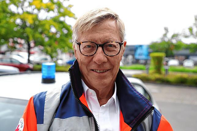 Gutachter Roland Ballier nimmt für den SÜDKURIER die Masken unter die Lupe.