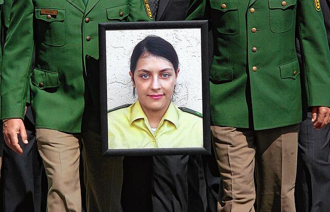 Die Polizistin Michèle Kiesewetter wurde im Jahr 2007 ermordet. Ihre Kollegen erwiesen ihr mit einem Trauerzug in Böblingen die letzte Ehre.