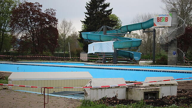Für die Badesaison 2022 sieht es im Donaueschinger Parkschwimmbad schlecht aus. Sie wird ausfallen. Dafür wird das Bad wieder auf ...