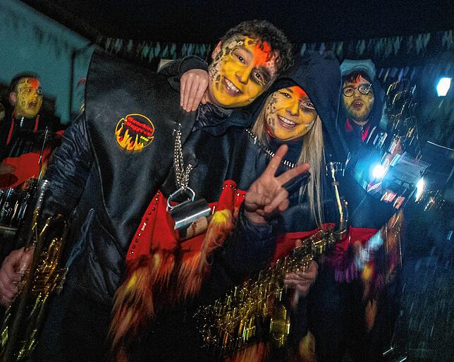 Bild 3: Bilder vom Nachtumzug beim Narrentreffen in Thalheim