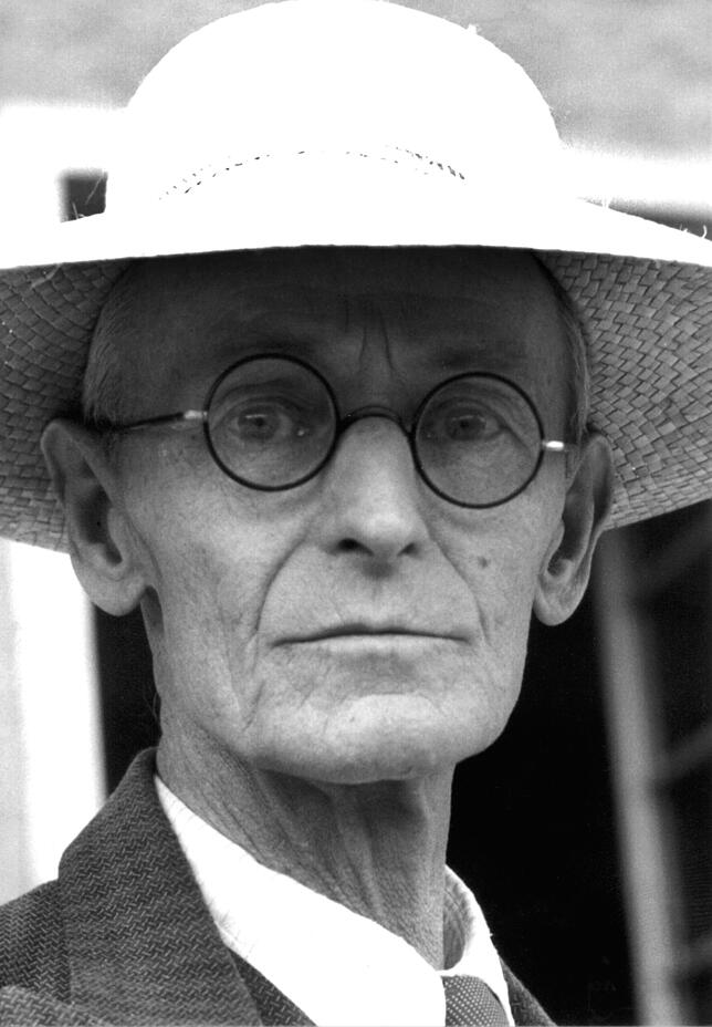 Undatierte Aufnahme des deutschen Schriftstellers Hermann Hesse (1877-1962).