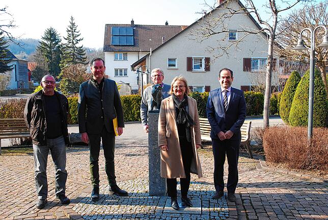 Gute Nachrichten hatten Sabine Hartmann-Müller und Felix Schreiner der Gemeinde Klettgau zu überbringen: Eine Million Euro gibt es aus ...