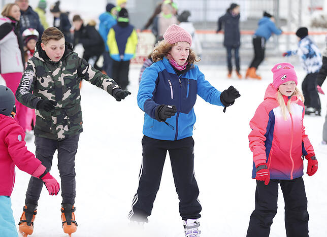 Bild 13: Bilder vom SÜDKURIER-Aktionstag auf der Blumberger Eisbahn