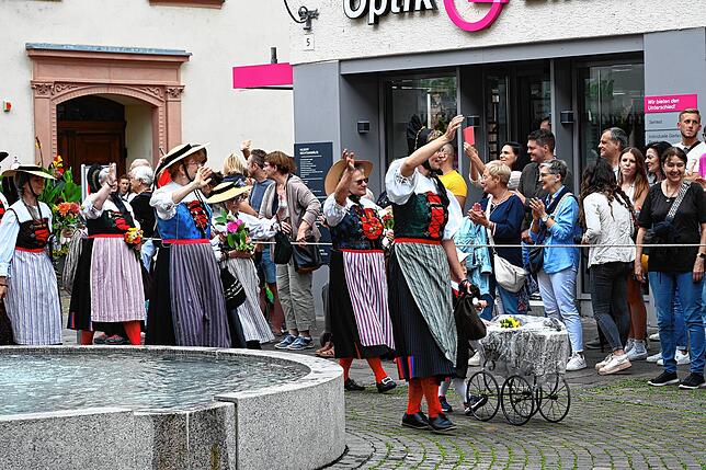 Bild 7: So schön ist das bunte Treiben am Chilbi-Festumzug (Teil 1)