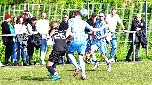 Bild 7: SV Obersäckingen steht nach 2:0 gegen SG FC Wehr/Brennet II an der Tabellenspitze – wir haben Fotos!