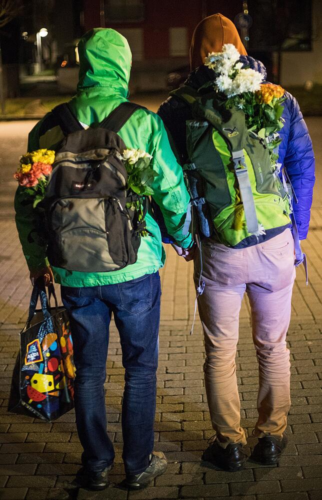 Ausgestattet sind die Brüder mit Rucksack und Tasche: An manchen Tagen sind die mit geretteten Lebensmitteln prall gefüllt.