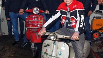 Amici della Vespa Bodensee sind eine Gruppe zwischen 13 und 60 Jahren. Jüngster ist der 13-jährige Felix Mazzei (vorne), derzeit noch ...
