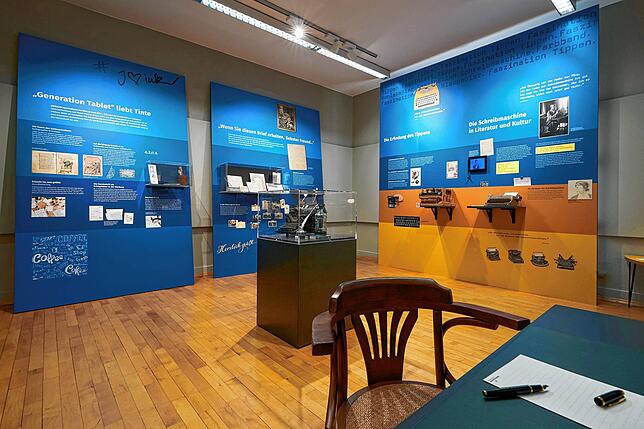 Bild 1: Vom Schreiben als Privileg und als Zankapfel: Virtueller Rundgang durch die Wechselausstellung im Schulmuseum