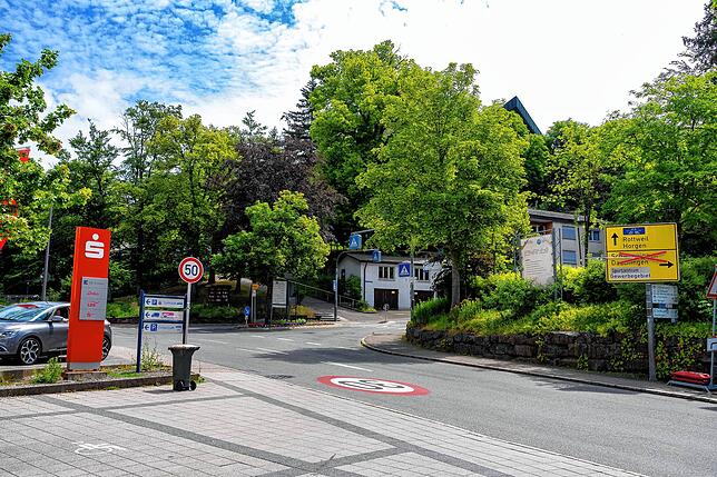 Hier kreuzt sich der Verkehr zwischen Kappel (rechts), Dauchingen (oben) und Horgen (links).