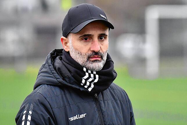 Schwerer Gegner: Trainer Erkan Kanli vom FC Tiengen 08 vor dem Heimspiel am Sonntag: „Wir wollen zu Hause besser mitspielen und ...