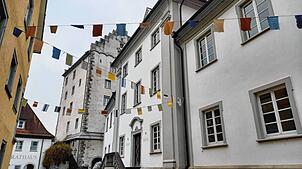 Das Bischofschloss inmitten der Altstadt ist das Wahrzeichen Markdorfs. Die Stadt möchte das Schloss verkaufen, ein Investor müsste das ...