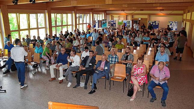 Gut besucht war die Informationsveranstaltung der Gemeinde Rickenbach zum geplanten Bürgerwindrad auf dem Hoheneck bei Hottingen.